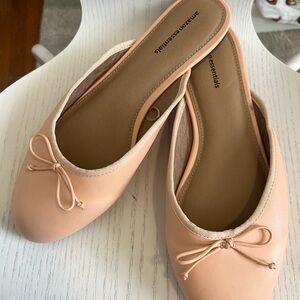 Amazon Essentials Women's Flats - Light Peach